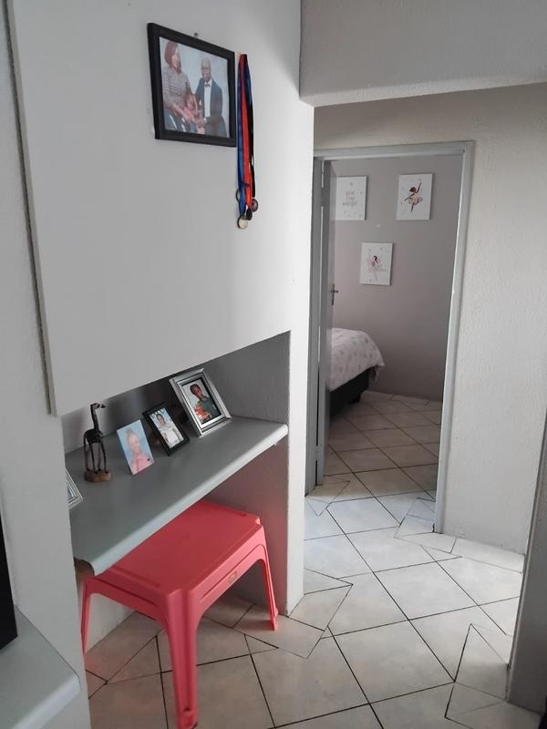 2 Bedroom Property for Sale in Kannoniers Park North West